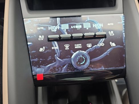 New 2026 Porsche Macan 4 Electric AWD/4WD image 17