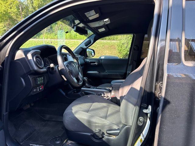 Used 2017 Toyota Tacoma TRD Sport w/ Tow Package (A/T) AWD/4WD image 19