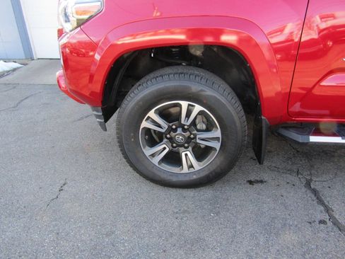 Used 2018 Toyota Tacoma TRD Sport image 2