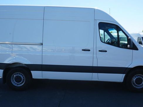 Used 2024 Mercedes-Benz Sprinter 2500 image 5