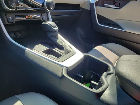 Used 2025 Toyota RAV4 XLE Premium image 29