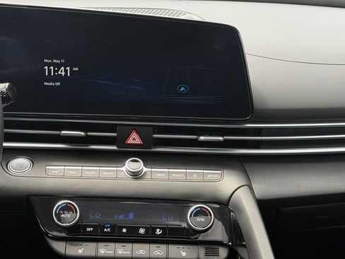Used 2025 Hyundai Elantra SEL FWD image 15