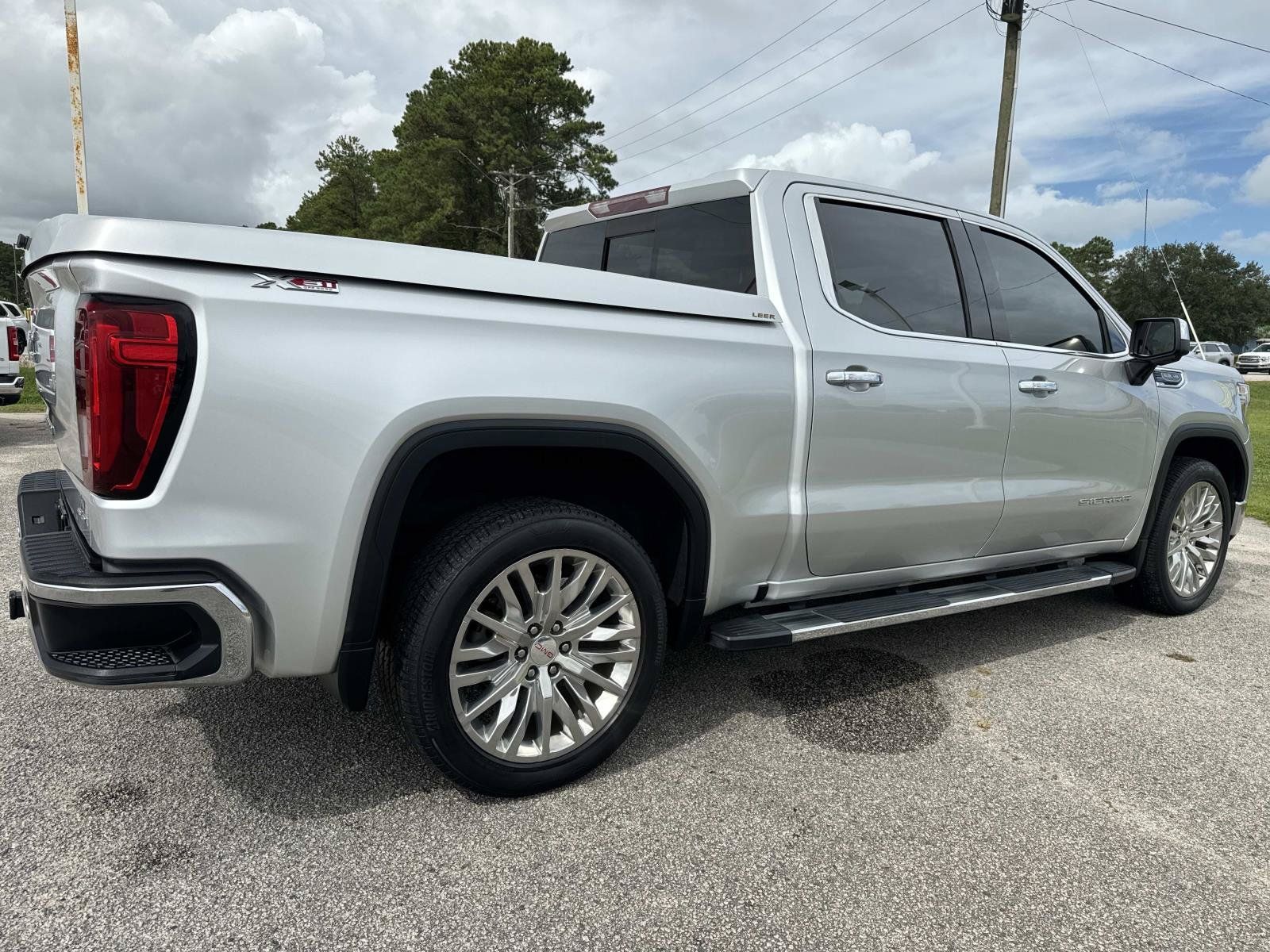 Used 2021 GMC Sierra 1500 SLT w/ SLT Premium Package AWD/4WD image 4