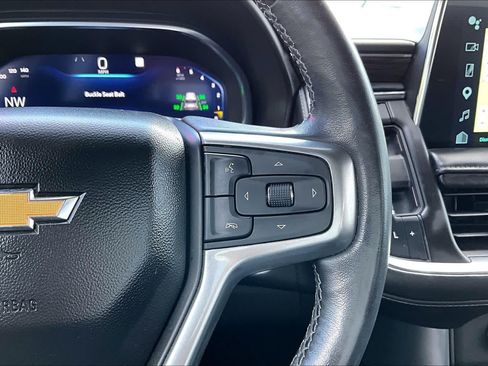 Used 2022 Chevrolet Suburban LT w/ Luxury Package RWD image 25