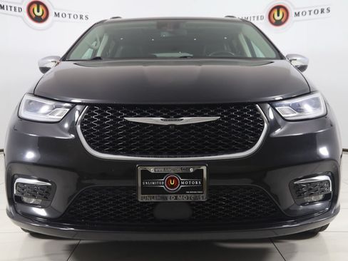 Used 2021 Chrysler Pacifica Limited AWD/4WD image 56