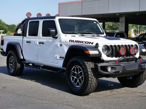 Used 2024 Jeep Gladiator Rubicon w/ Technology Group AWD/4WD image 4