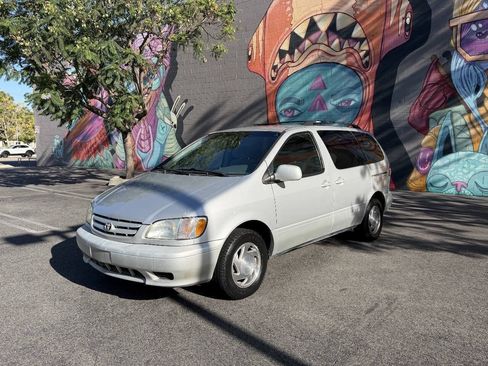Used 2002 Toyota Sienna XLE FWD image 1