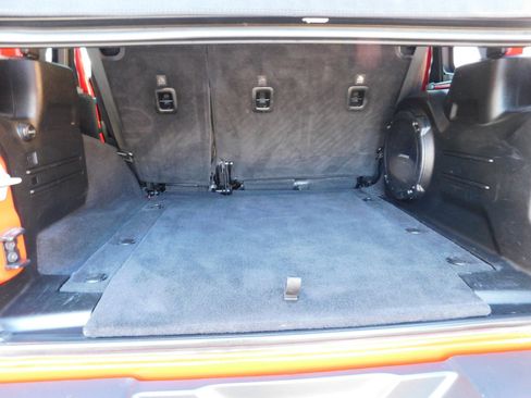 Used 2018 Jeep Wrangler Unlimited Sahara w/ Uconnect 4C Nav & Sound Group image 23