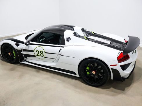 Used 2015 Porsche 918 Spyder image 22