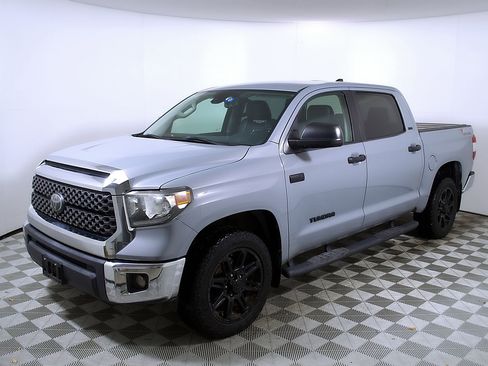 Used 2020 Toyota Tundra SR5 w/ SR5 Leather Package RWD image 4