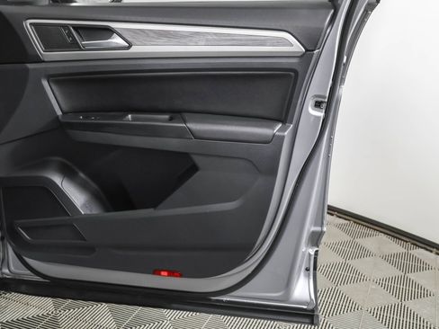 Used 2020 Volkswagen Atlas Cross Sport SE w/ Towing Package image 48