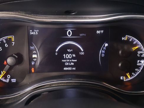 Used 2021 Jeep Grand Cherokee Laredo w/ Security & Convenience Group RWD image 4
