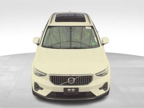 Used 2023 Volvo XC40 B5 Plus w/ Protection Package Premier AWD/4WD image 3