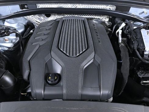 Certified 2024 Porsche Macan Turbo AWD/4WD image 27