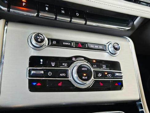 Used 2021 Lincoln Aviator 2WD image 25