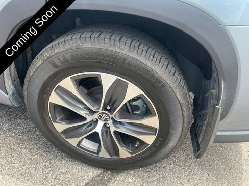 Used 2021 Toyota Highlander XLE AWD/4WD image 44