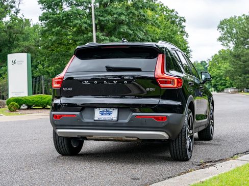 Used 2023 Volvo XC40 B5 Plus AWD/4WD image 6