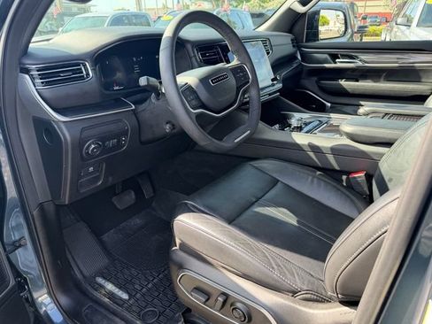 Used 2023 Jeep Wagoneer 4WD image 11