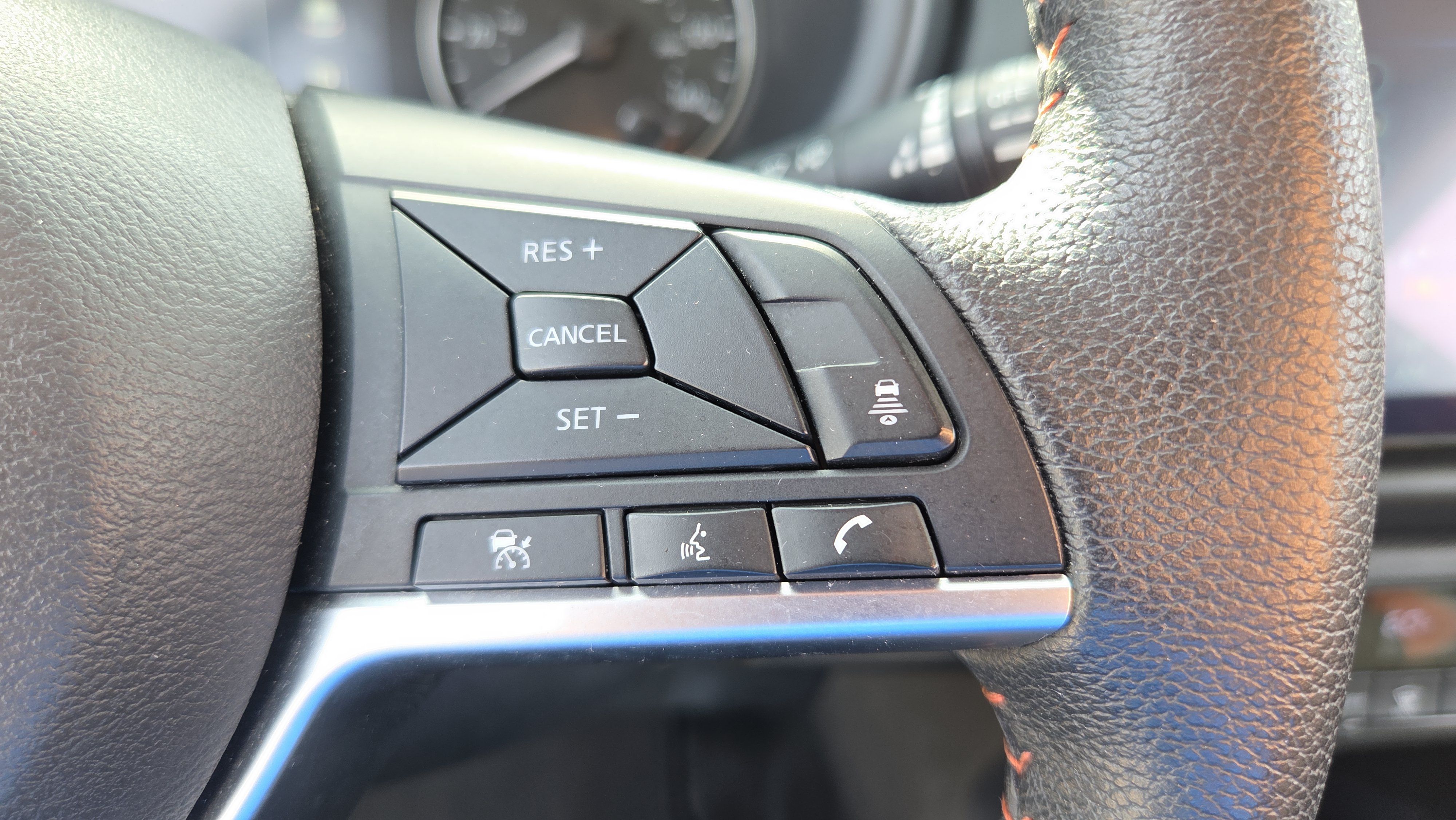 Used 2024 Nissan Kicks SR FWD image 25