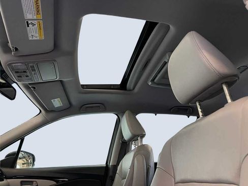 Used 2017 Honda Pilot Touring image 8