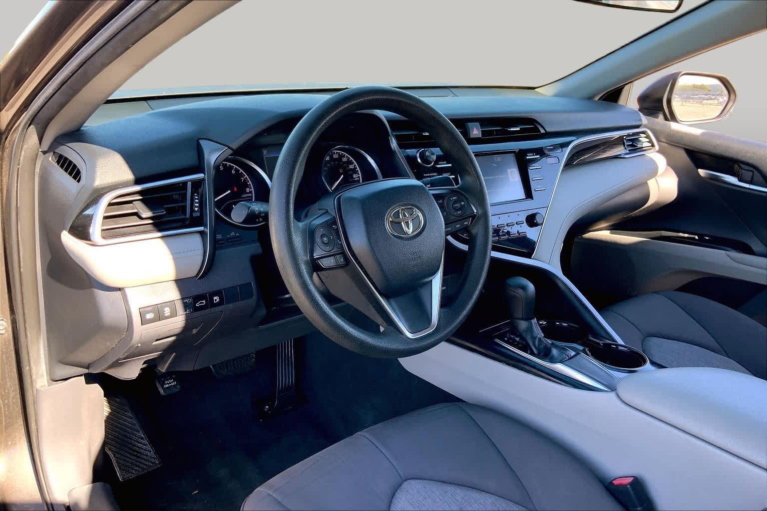 Used 2018 Toyota Camry LE FWD image 17