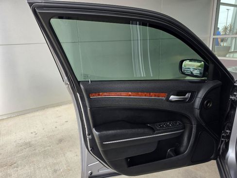 Used 2013 Chrysler 300 w/ Driver Convenience Group RWD image 18