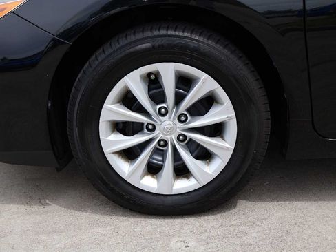 Used 2016 Toyota Camry LE FWD image 8