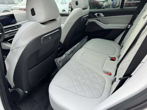 New 2026 BMW X5 xDrive40i w/ Premium Package AWD/4WD image 8