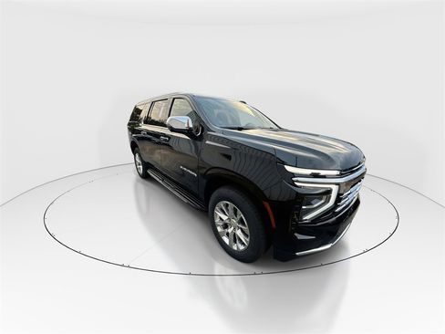 New 2026 Chevrolet Suburban Premier image 2