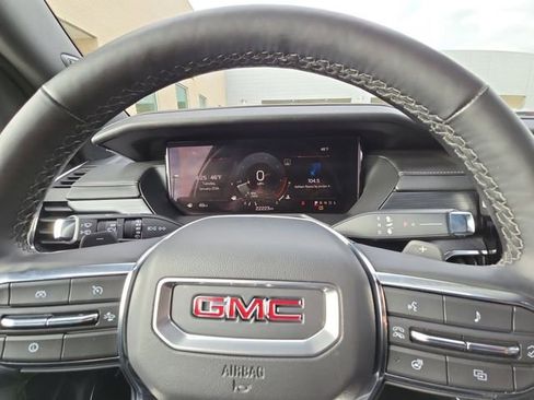 Used 2025 GMC Acadia Elevation image 25