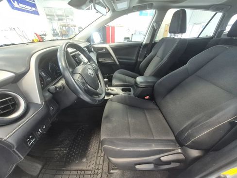 Used 2017 Toyota RAV4 XLE AWD/4WD image 10