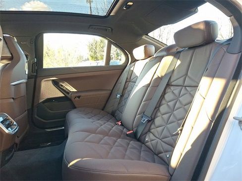 Used 2025 BMW 740i xDrive w/ Premium Package image 9