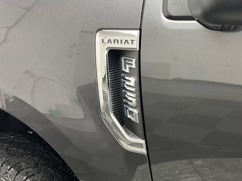 Used 2019 Ford F250 Lariat w/ Chrome Package image 32