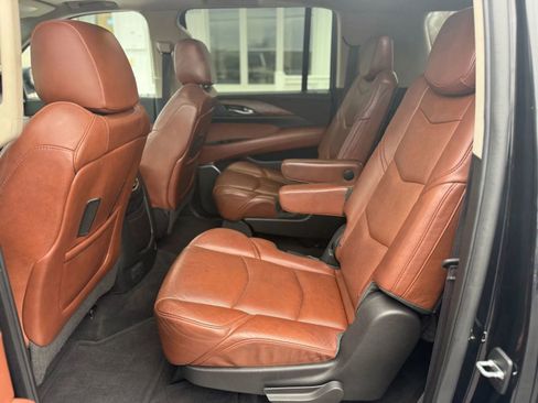 Used 2015 Cadillac Escalade ESV Luxury image 38
