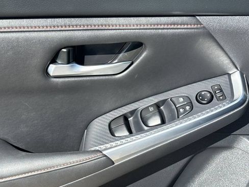 Used 2025 Nissan Sentra SR FWD image 15