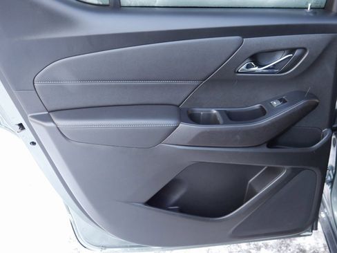 Used 2023 Chevrolet Traverse LT image 32