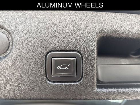 Used 2022 Chevrolet Equinox LT w/ Driver Convenience Package image 30