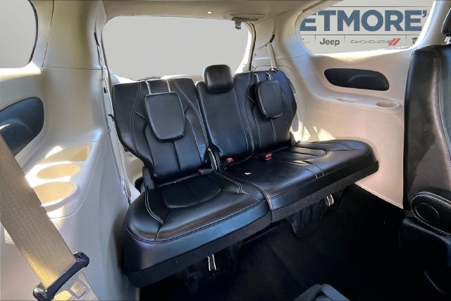 Used 2024 Chrysler Pacifica Touring-L FWD image 26