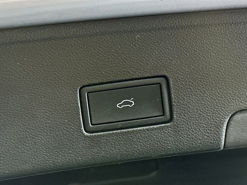 Used 2024 Volkswagen Atlas Cross Sport SE image 28