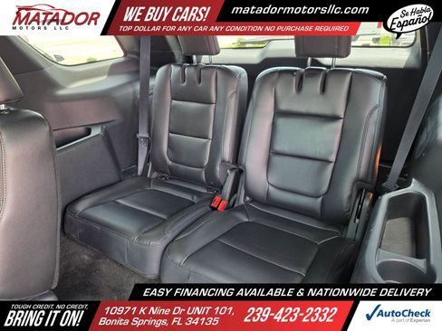 Used 2018 Ford Explorer XLT w/ Equipment Group 202A FWD image 17