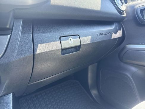 Used 2020 Toyota Tacoma TRD Off-Road w/ Technology Package AWD/4WD image 37