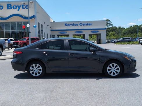 Used 2025 Toyota Corolla LE w/ Convenience Package FWD image 2