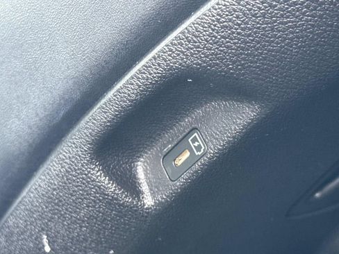 Used 2023 Kia Telluride S AWD/4WD image 18