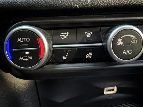 Used 2018 Alfa Romeo Giulia Quadrifoglio w/ Driver Assist Dynamic Package image 14