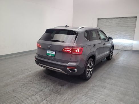 Used 2023 Volkswagen Taos SE w/ Panoramic Sunroof Package FWD image 9