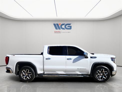 Used 2023 GMC Sierra 1500 SLT w/ SLT Convenience Package image 3