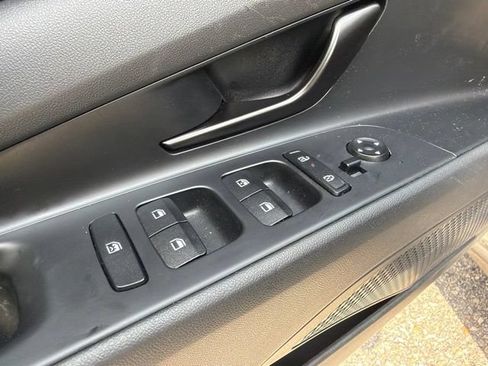 Used 2025 Hyundai Elantra Sport FWD image 12