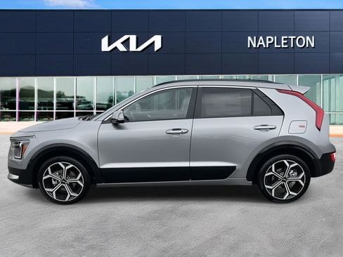 Certified 2025 Kia Niro EX Touring image 4