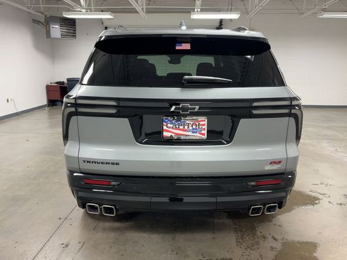 New 2026 Chevrolet Traverse RS image 9