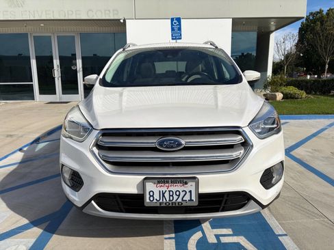 Used 2019 Ford Escape Titanium image 2